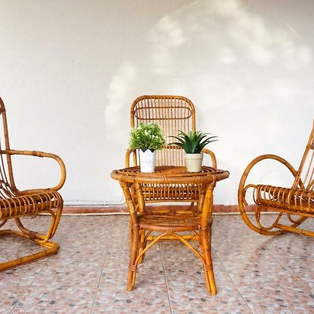 Villa Aurelia -Seafront Apartment With Patio フルミニ・ディ・クアルトゥ エクステリア 写真