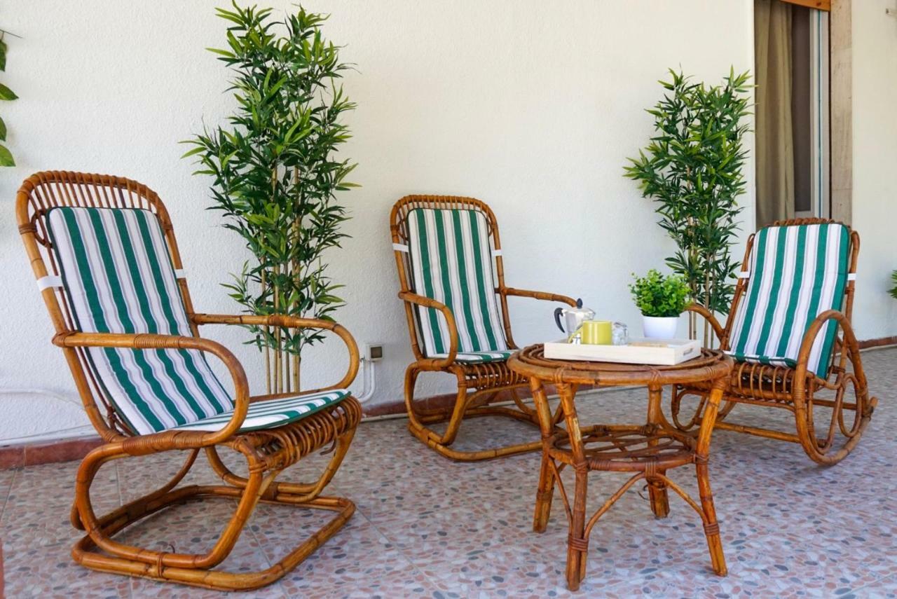 Villa Aurelia -Seafront Apartment With Patio フルミニ・ディ・クアルトゥ エクステリア 写真