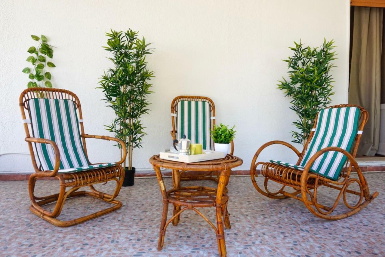 Villa Aurelia -Seafront Apartment With Patio フルミニ・ディ・クアルトゥ エクステリア 写真