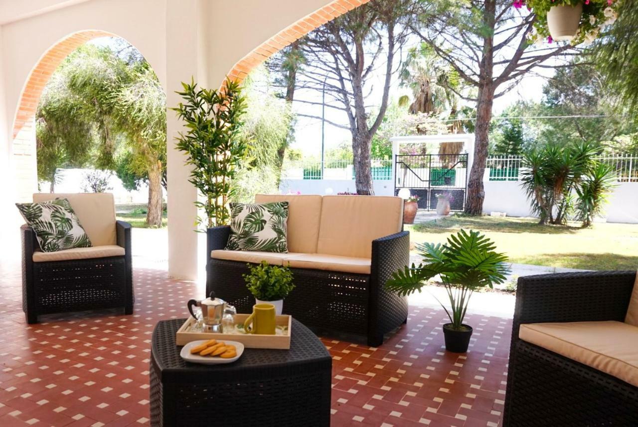 Villa Aurelia -Seafront Apartment With Patio フルミニ・ディ・クアルトゥ エクステリア 写真