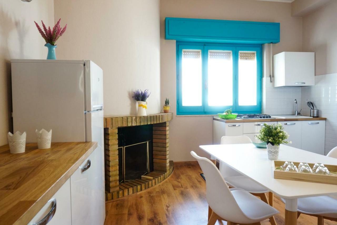 Villa Aurelia -Seafront Apartment With Patio フルミニ・ディ・クアルトゥ エクステリア 写真