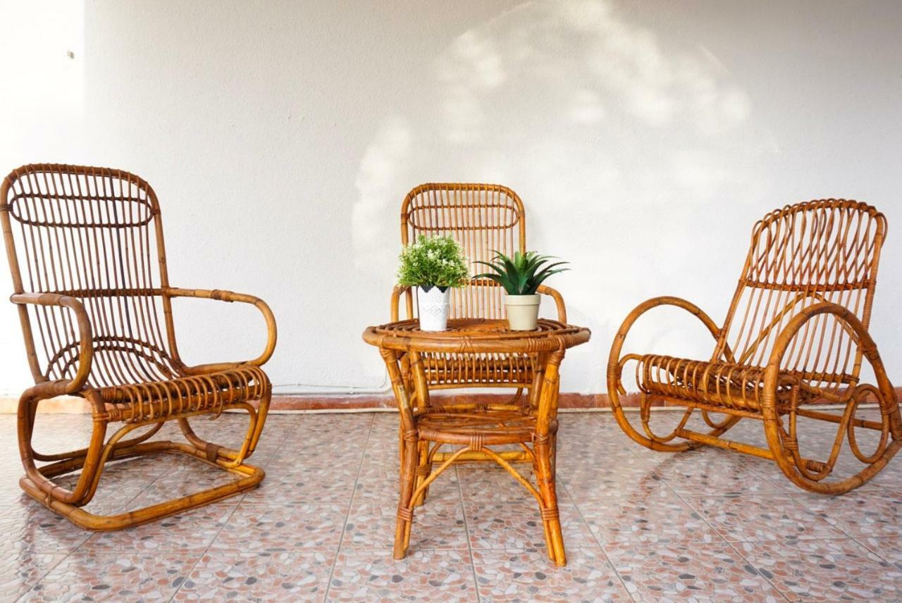 Villa Aurelia -Seafront Apartment With Patio フルミニ・ディ・クアルトゥ エクステリア 写真