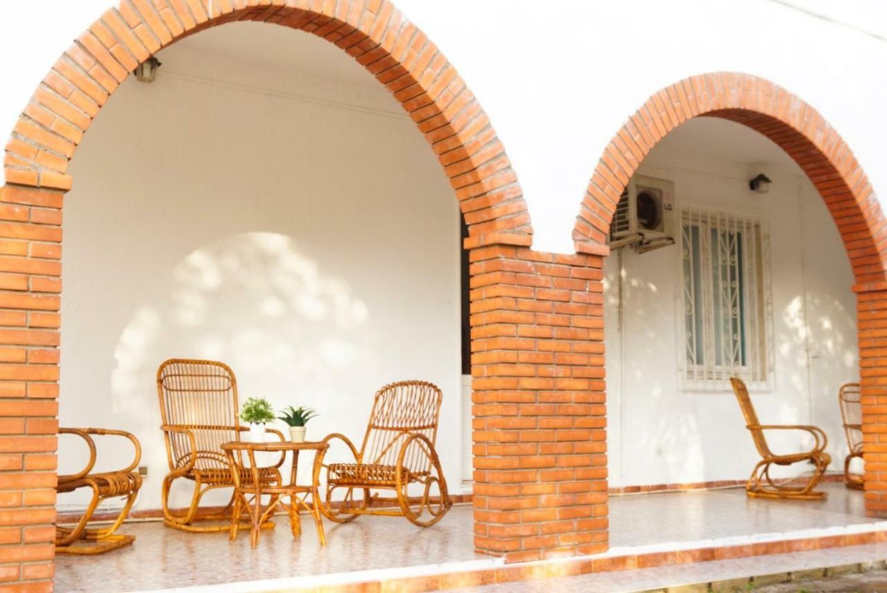 Villa Aurelia -Seafront Apartment With Patio フルミニ・ディ・クアルトゥ エクステリア 写真
